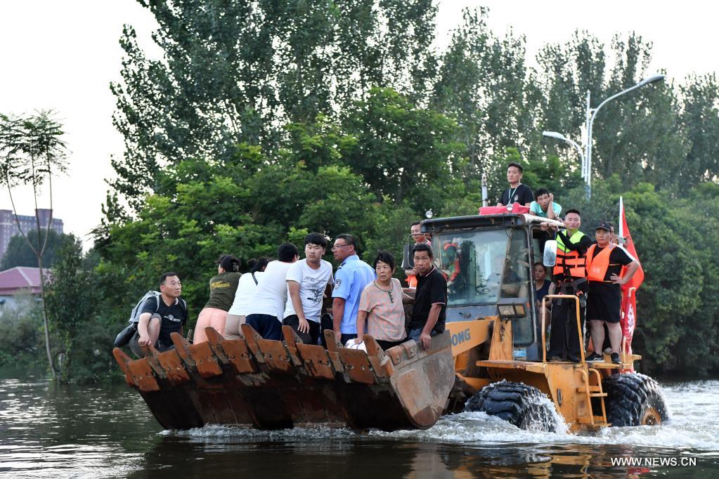 أعمال الإنقاذ من الفيضانات في مقاطعة خنان الصينية_fororder_04