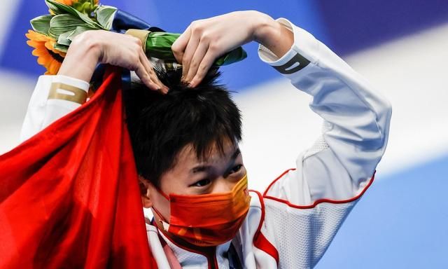 เฉวียน หงฉาน แชมป์กระโดดน้ำเหรียญทองโอลิมปิคจีนกลายเป็น “ซุปเปอร์สตาร์” ชั่วข้ามคืน_fororder_qhc2