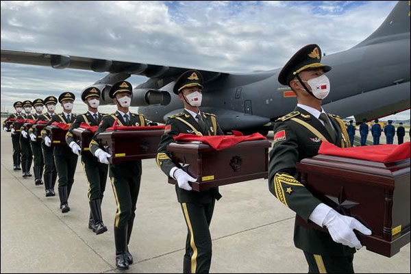 จีนกับเกาหลีใต้จัดพิธีส่ง-รับมอบกระดูกทหารอาสาจีนครั้งที่ 8_fororder_20210902zh3