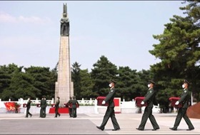 จีนจัดพิธีฝังศพวีรบุรุษทหารอาสาในสงครามเกาหลีชุดที่ 8 ที่เมืองเสิ่นหยาง