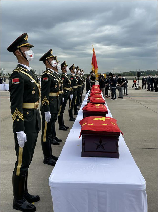 จีนกับเกาหลีใต้จัดพิธีส่ง-รับมอบกระดูกทหารอาสาจีนครั้งที่ 8_fororder_20210902zh1