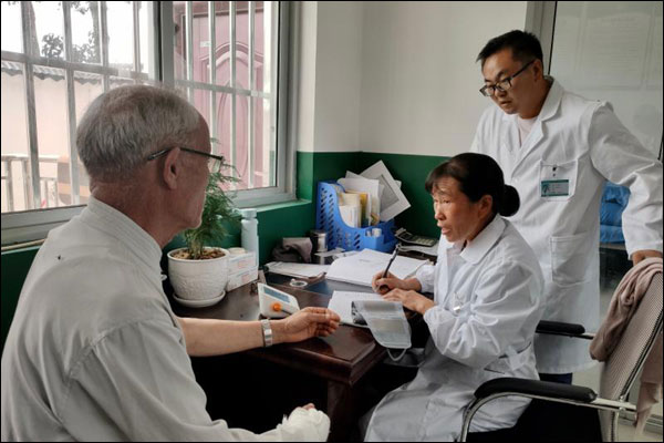 โครงการแพทย์ประจำหมู่บ้านชนบทให้ความช่วยเหลือด้านการรักษาพยาบาลผู้ยากไร้ของจีนอำนวยประโยชน์ให้กว่า 3 ล้านครอบครัว_fororder_20210906xcys3