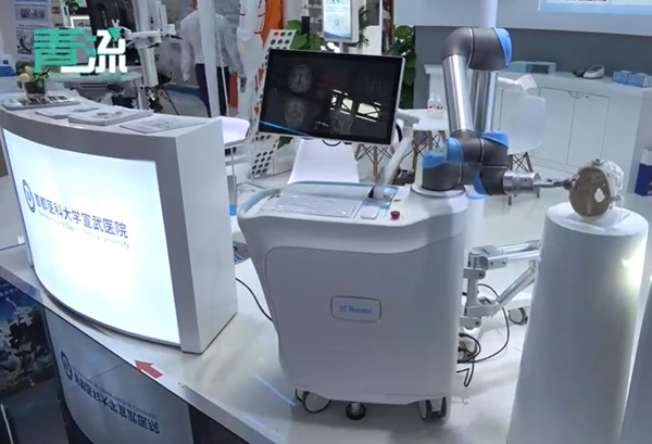 หุ่นยนต์ “ผู้ช่วยหมอผ่าตัด” แม่นยำระดับซับมิลลิเมตร_fororder_机器人
