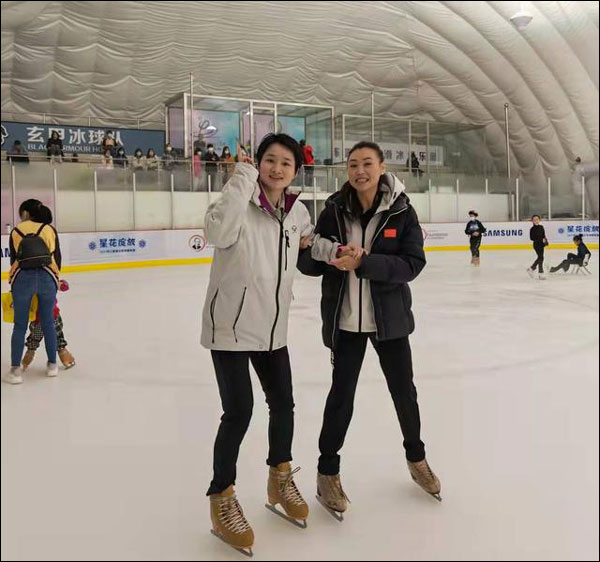 นักกีฬาจีนริเริ่มกิจกรรมสาธารณประโยชน์ภายใต้ชื่อ“ยามบนน้ำแข็ง”_fororder_20210913bssg