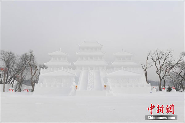 เมืองฉางชุนเปิดสวนประติมากรรมหิมะสไตล์จีนขนาดใหญ่