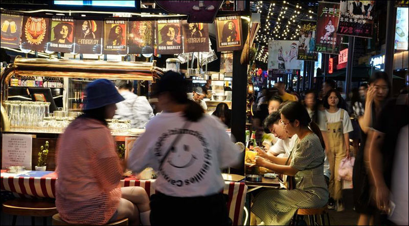 เมืองคุนหมิงเปิด “โรงอาหารกลางดึก” เพื่อกระตุ้นเศรษฐกิจกลางคืน_fororder_200730sheyeshitang1
