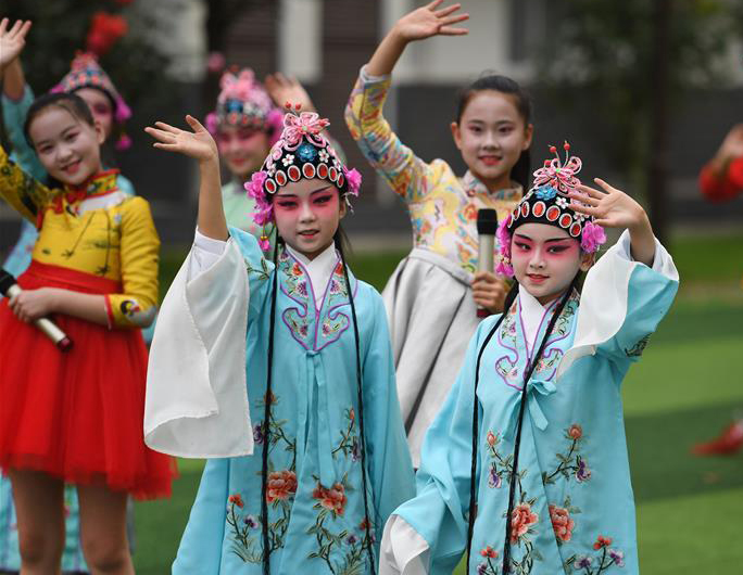 โรงเรียนจีนเน้นเผยแพร่มรดกทางวัฒนธรรมที่จับต้องไม่ได้ในโรงเรียน_fororder_20200803非遗2
