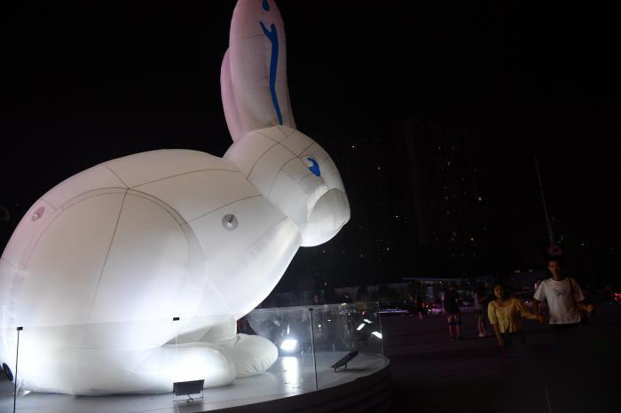เมืองเฉิงตูจัดนิทรรศการ "ลูกอมกระต่ายขาว" ย้อนบรรยากาศสมัยเด็ก_fororder_20200803大白兔1