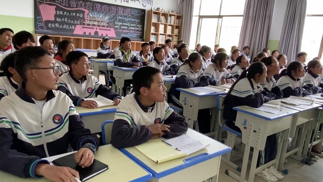 趙雲莎記者が伝えるチベットの今―⑦薩迦県中学校は多様な形で生徒の総合的素養を向上_fororder_1