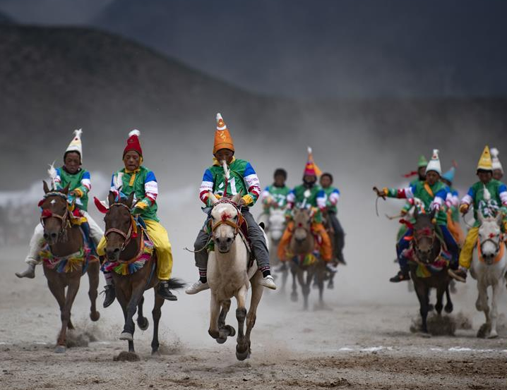 อำเภอตังสูงของทิเบตจัดเทศกาลแข่งม้า “ตัง จี๋เหริน”_fororder_1597114026(1)