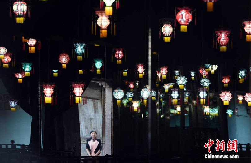 "โคมไฟไร้โครงลายปักมือ" มรดกภูมิปัญญาทางวัฒนธรรมของจีน