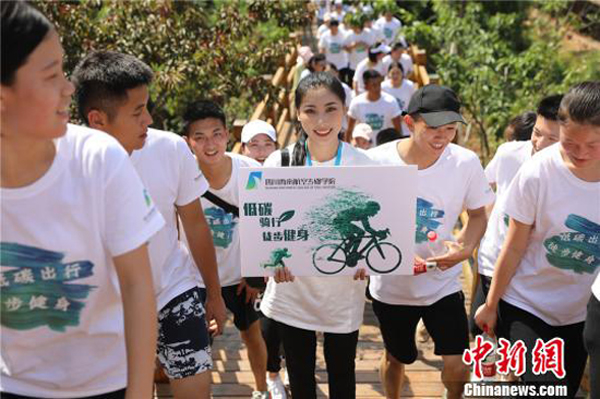 มหาวิทยาลัยของจีนจัดกิจกรรม "ปั่นจักรยานพันคน" ประชาสัมพันธ์การอนุรักษ์สิ่งแวดล้อม