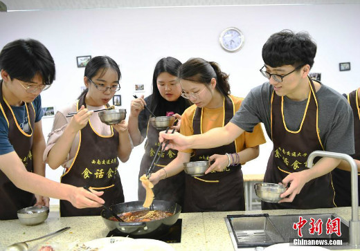มหาวิทยาลัยจีนเปิดวิชาเลือกตัวใหม่ "กินสุกี้ไปพลางก็คว้าเกรดงามๆ ได้"