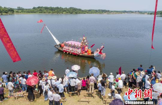 เจียงซีจัดกิจกรรมพายเรือมังกรต้อนรับเทศกาลตวนอู่
