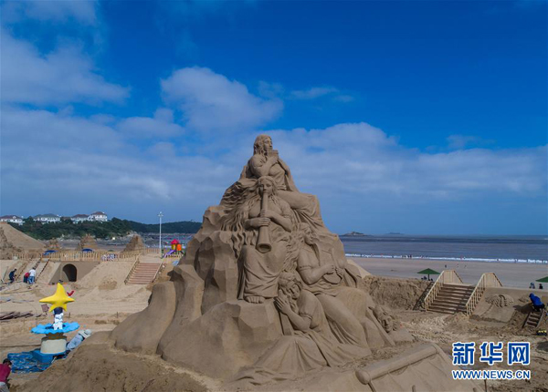 ศิลปินจีนและต่างชาติร่วมกันสร้าง "ประติมากรรมทรายเมืองแห่งความฝัน"