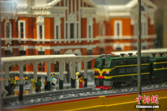 จำลองสถานีรถไฟเมืองเสินหยางจากตัวต่อเลโก้