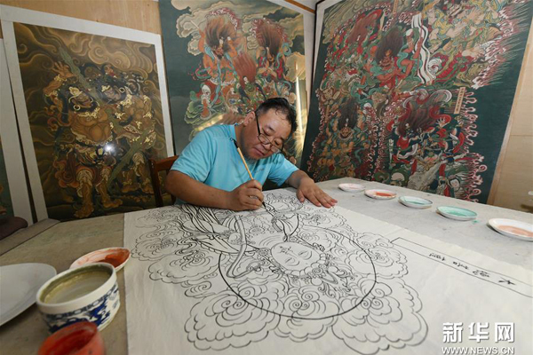 จิตรกรพื้นบ้านสือเจียจวงสืบสานศิลปะภาพเขียนฝาผนัง