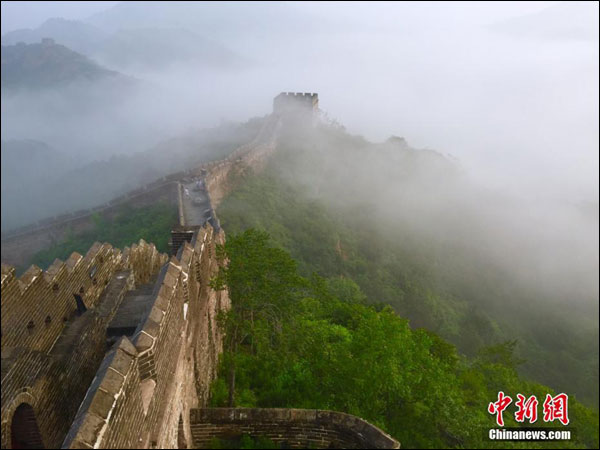 งามขลัง "กำแพงเมืองจีนกลางทะเลเมฆ"