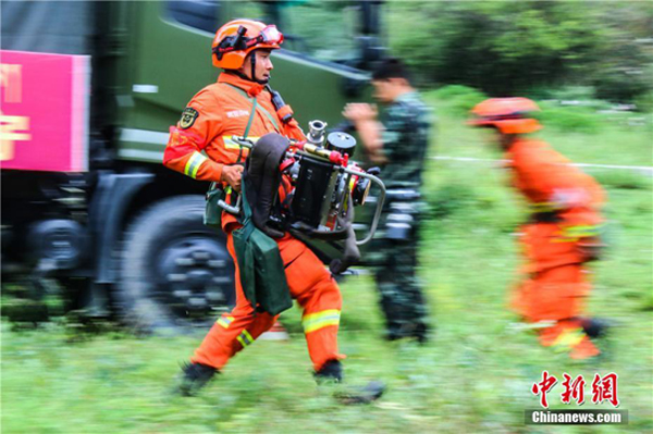 ทหารพิทักษ์ป่าไม้ของมณฑลกันซูซ้อมดับเพลิงในฤดูร้อน
