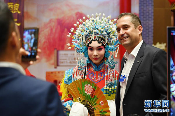 ฟอรั่มดาวอสฤดูร้อน 2018 จัดโปรโมทวัฒนธรรม 2 เมืองเด่นของจีน