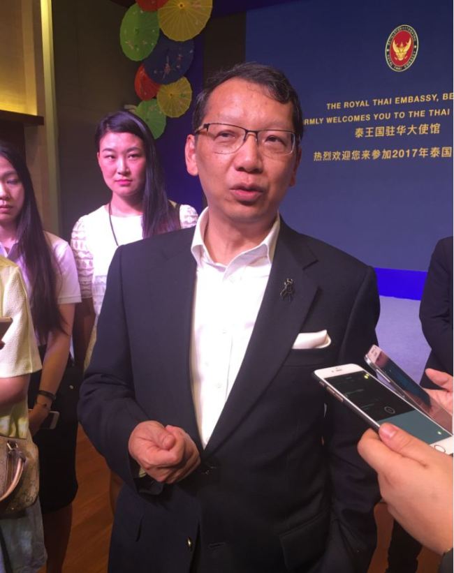 The Thai ambassador to China, H.E. Mr.Piriya Khempon received interviews with local media after he delivered a keynote speech. 