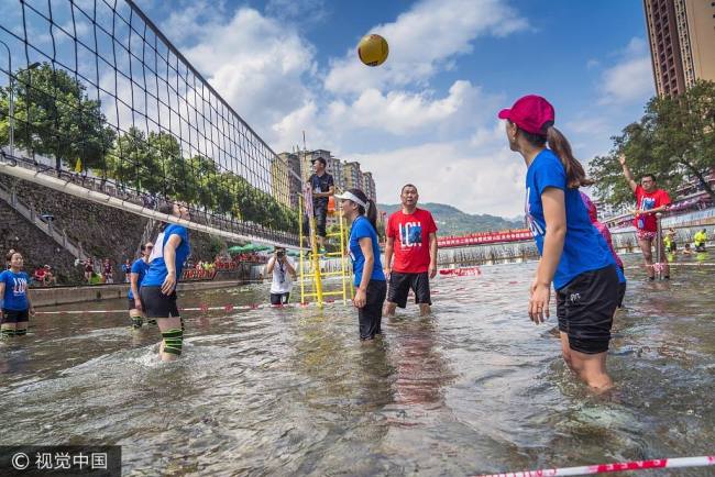 中国内陆河水上运动会开赛 Water sport competition kicked off