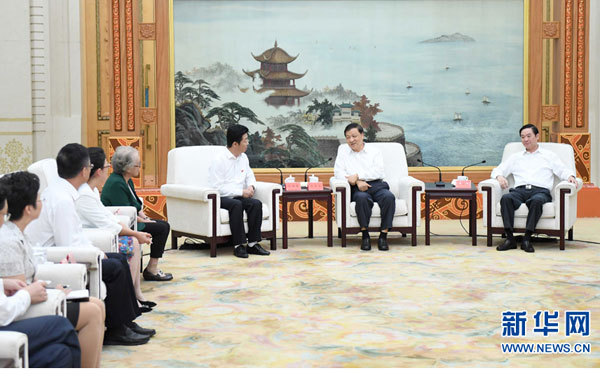 Senior Communist Party of China (CPC) leader Liu Yunshan (2nd from Right) meets with representatives of Saihanba forest farm from north China’s Hebei Province on August 30, 2017. [Photo: Xinhua]