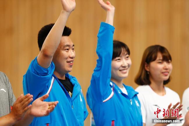 Beijing Olympic champion Pang Wei (left) reaps his first National Games gold medal from the newly-introduced 10m air pistol mixed team event during the closing day of the shooting tournament at the 13th Chinese National Games on Friday. [Photo: Chinanews.com]