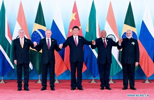 Chinese President Xi Jinping (C) and other leaders of BRICS countries pose for a group photo before the 2017 BRICS Summit in Xiamen, southeast China's Fujian Province, Sept. 4, 2017. (Photo: Xinhua)