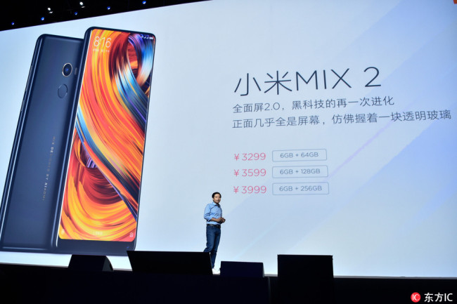 Lei Jun, Chairman and CEO of Xiaomi Technology and Chairman of Kingsoft Corp., introduces Xiaomi's Mi Mix 2 smartphone at the launch event in Beijing, China, 11 September 2017.[Photo: IC]