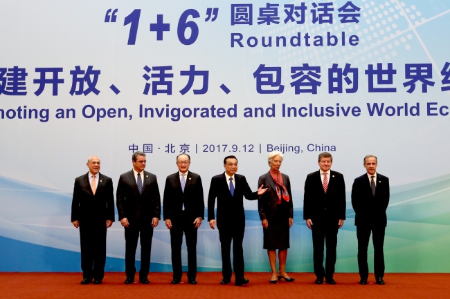 Chinese Premier Li Keqiang poses for photos with World Bank Group President Jim Yong Kim, IMF (International Monetary Fund) Managing Director Christine Lagarde, WTO (World Trade Organization) Director-General Roberto Azevedo, ILO (International Labor Organization) Director-General Guy Ryder, OECD (Organization for Economic Cooperation and Development) Secretary-General Angel Gurria and FSB (Financial Stability Board) Chairman Mark Carney at the '1+6' round table dialogue with heads of major international economic and financial institutions held in Beijing on Tuesday, September 12, 2017. [Photo: gov.cn]