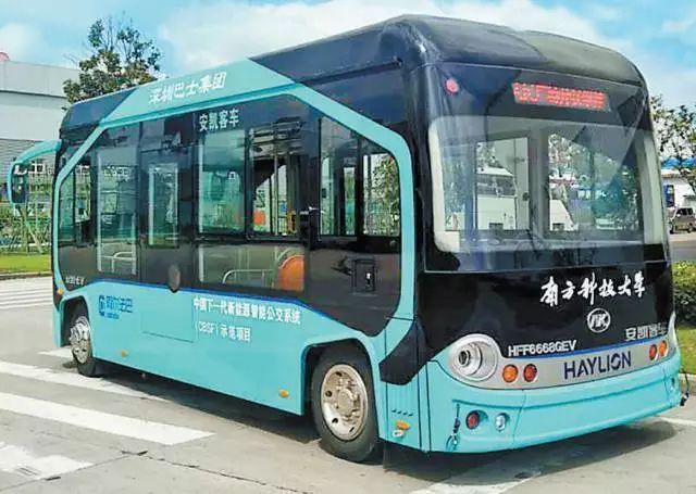 The photo shows the self-driving bus that opens by the end of 2017 in Shenzhen, Guangdong Province. [Photo: sohu.com]