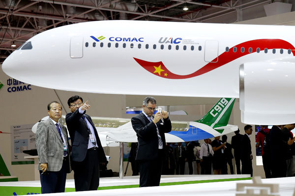A C929 aircraft model is displayed at an aviation exhibition in Zhuhai, Guangdong province, in November 2016. [Photo: China Daily/Yin Liqin]