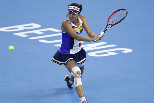 Peng Shuai of China returns a shot against Shelby Rogers of United States during the Women's singles first round match on day three of the 2017 China Open at the China National Tennis Centre on October 2, 2017 in Beijing.[Photo: VCG]