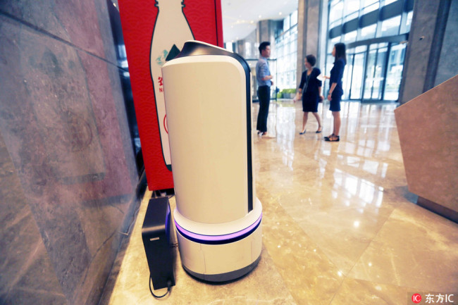 China's first food delivery robot at an office building in Shanghai on Oct 11. [Photo: VCG]