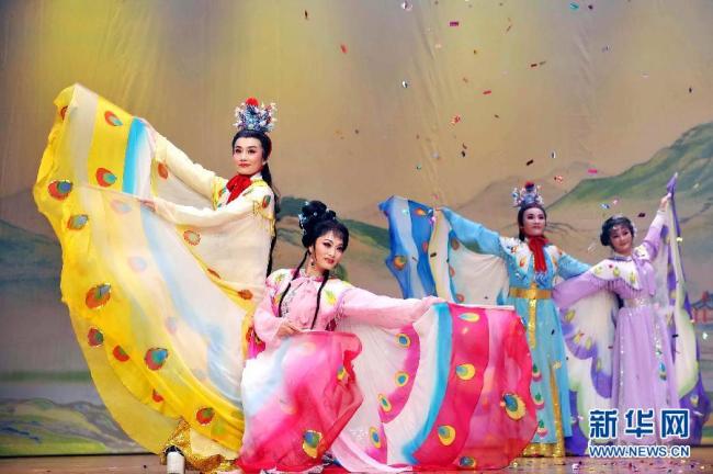 A stage performance of the famed Yue Opera play—the Butterfly Lovers. [Photo: www.news.cn]