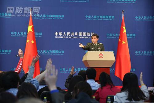 Chinese Ministry of Defense spokesperson Ren Guoqiang takes question at a news conference in Beijing on October 26, 2017. [Photo: Chinanews.com] 