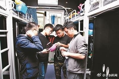 Four young men who are majoring in Science and Engineering at the school. [Photo: Beijing Youth Daily]