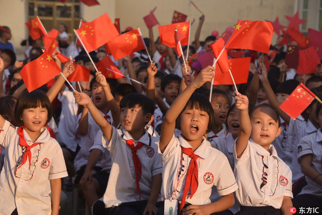 A group of children sing Chinese national anthem in Hebei province. [Photo: IC]