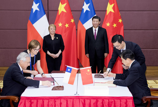 China and Chile sign deal on upgrading bilateral free trade agreement as Chinese President Xi Jinping met with Chilean President  Michelle Bachelet. [Photo: Xinhua/Ding Lin]