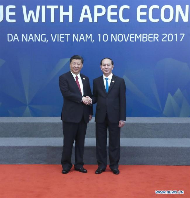Chinese President Xi Jinping (L) is greeted by Vietnamese President Tran Dai Quang before attending a dialogue with representatives of the Asia-Pacific Economic Cooperation (APEC) Business Advisory Council in Da Nang, Vietnam, Nov. 10, 2017.[Photo: Xinhua]