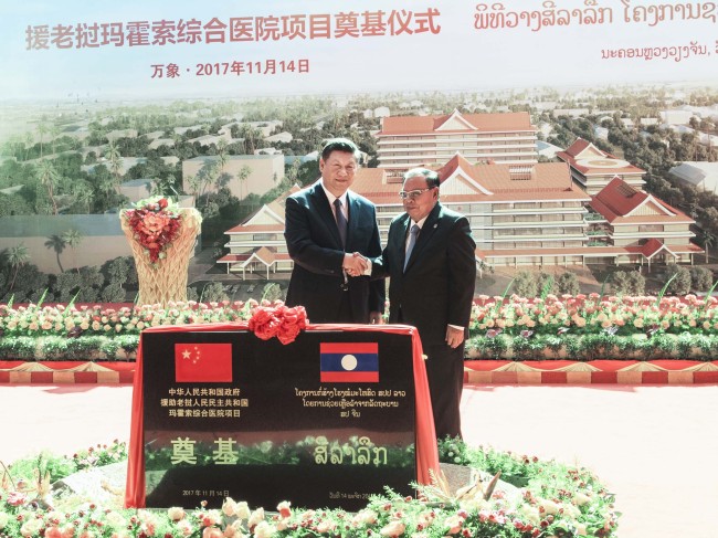 Chinese President Xi Jinping and his Laotian counterpart Bounnhang Vorachit attend the foundation stone laying ceremony for a China-built hospital in Vientiane on November 14, 2017. The two leaders also called for more China-Laos cooperation in public welfare. [Photo: Xinhua]