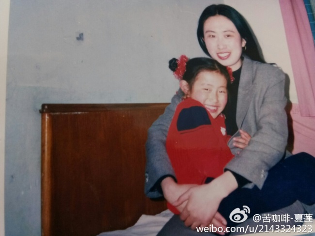 A photo of little Jiang Ge and her mother Jiang Qiulian. [File Photo: weibo.com] 