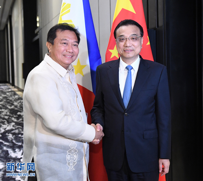 Chinese Premier Li Keqiang (R) meets withPhilippine House Speaker Pantaleon Alvarez in in Manila, the Philippines, on Wednesday, November 15, 2017. [Photo: Xinhua]