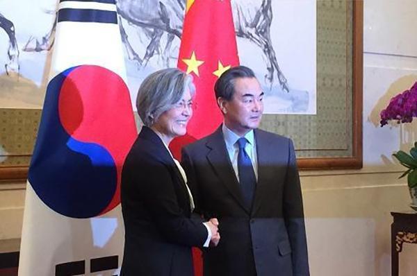 Chinese Foreign Minister Wang Yi holds talks with his ROK counterpart Kang Kyung-wha on Wednesday, November 22, 2017 in Beijing. [Photo: CCTV]