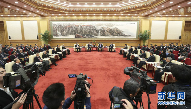 Chinese Premier Li Keqiang met with a Japanese delegation of more than 250 business leaders from major Japanese enterprises in Beijing on Nov. 21, 2017. [Photo: Xinhua]
