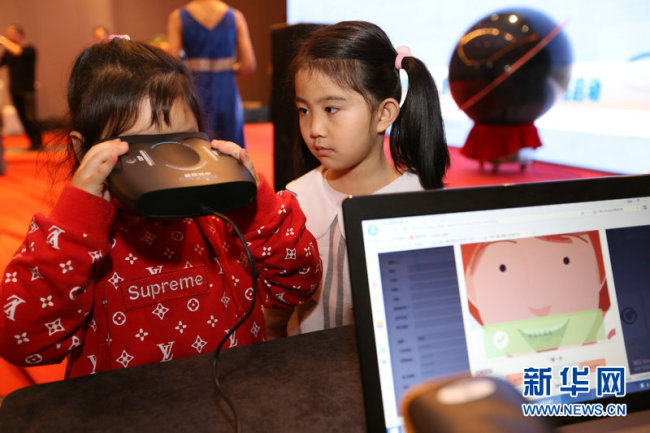 A child from Harbin, Heilongjiang province records her iris information. [Photo: Xinhua]