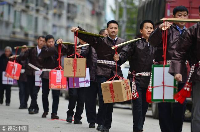 回娘家过苗年 Wives from China's Miao ethnic group return home for Miaonian festival