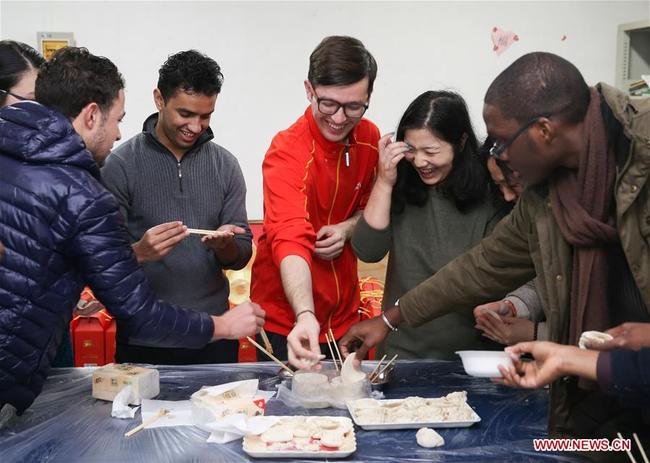 Foreign students make dumplings in Shanghai, east China, Jan. 28, 2017. Shanghai University held activities for foreign students to experience Chinese Lunar New Year culture. [Photo: Xinhua] 