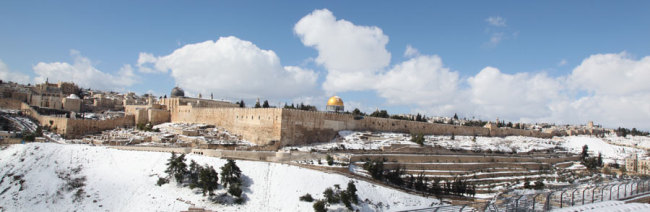The Old City of Jerusalem is covered by snow in this photo taken on Friday, February 20, 2015. [File photo: China Plus/Zhang Jin]